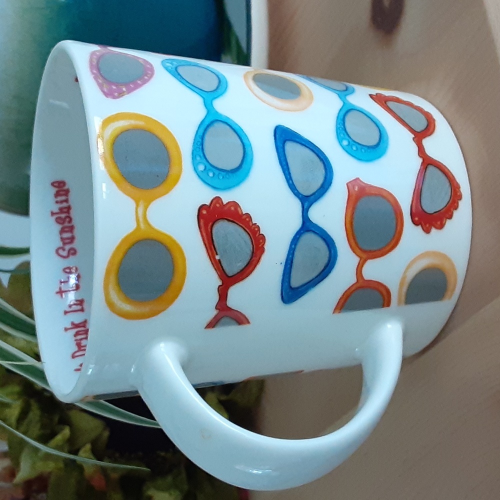 Pfaltzgraff RELAX & DRINK IN THE SUNSHINE Sunglasses Mug 18 oz - Picture 3 of 7